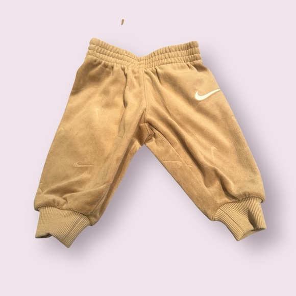 Newborn Nike Tan Velour Outfit Set Bodysuit And Pants - Picture 2 of 10